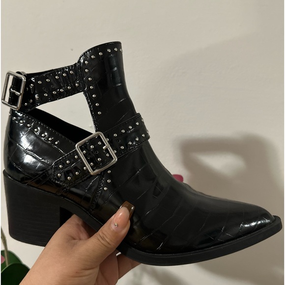 Steve Madden Andy Women's Croc Embossed Studded Block Heel Booties - Picture 6 of 7